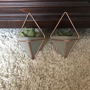 2 geometric wall planter